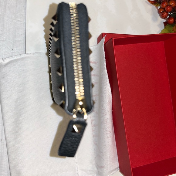 Valentino Rockstud Zip Around Wallet Black Pebbled Leather - Picture 6 of 13